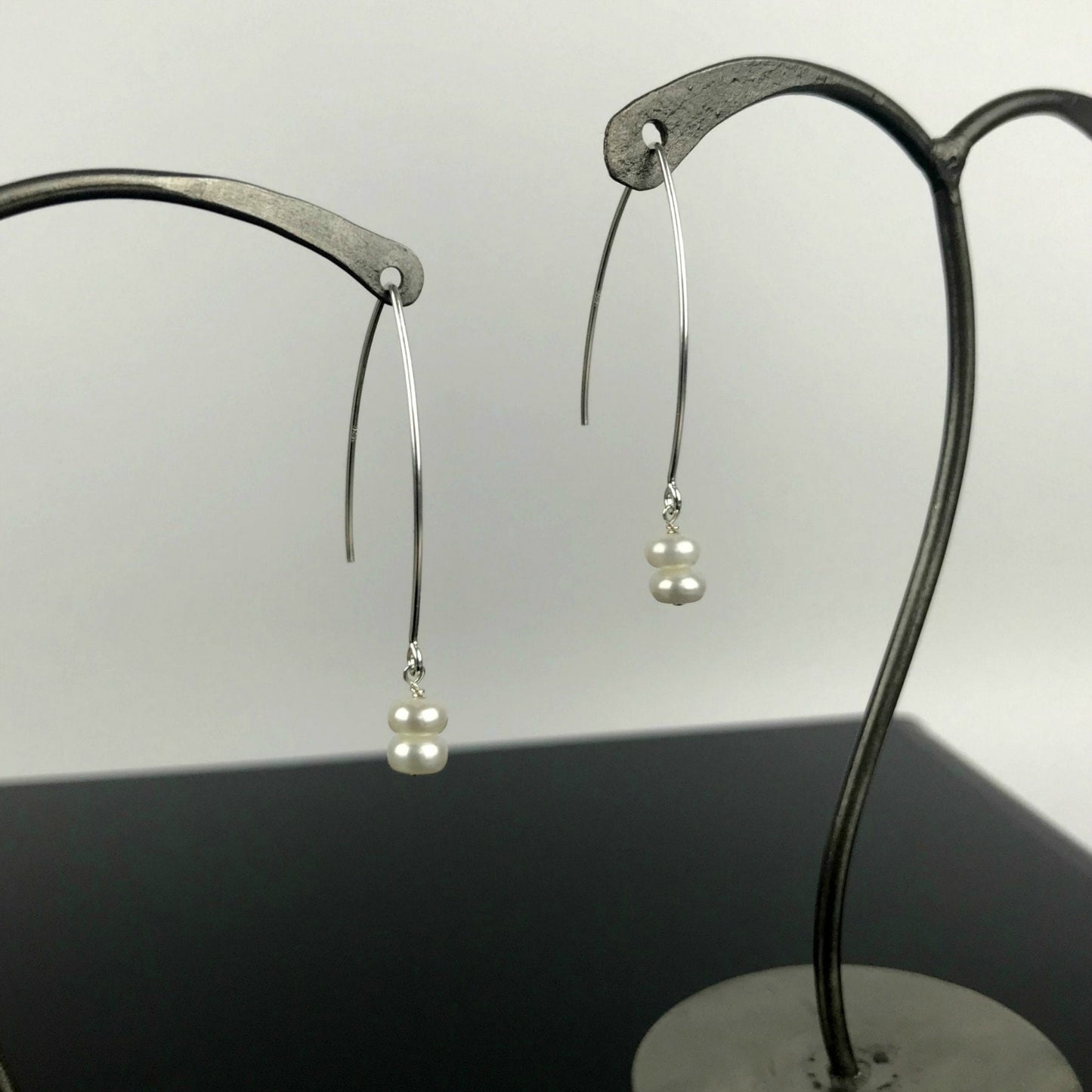 White Pearl Earrings,V shape Earrings,Dangle Earrings,Bridesmaid Gift,Wedding Earrings,Dainty Earrings,Gold Pearl Earrings,Pearl Jewelry