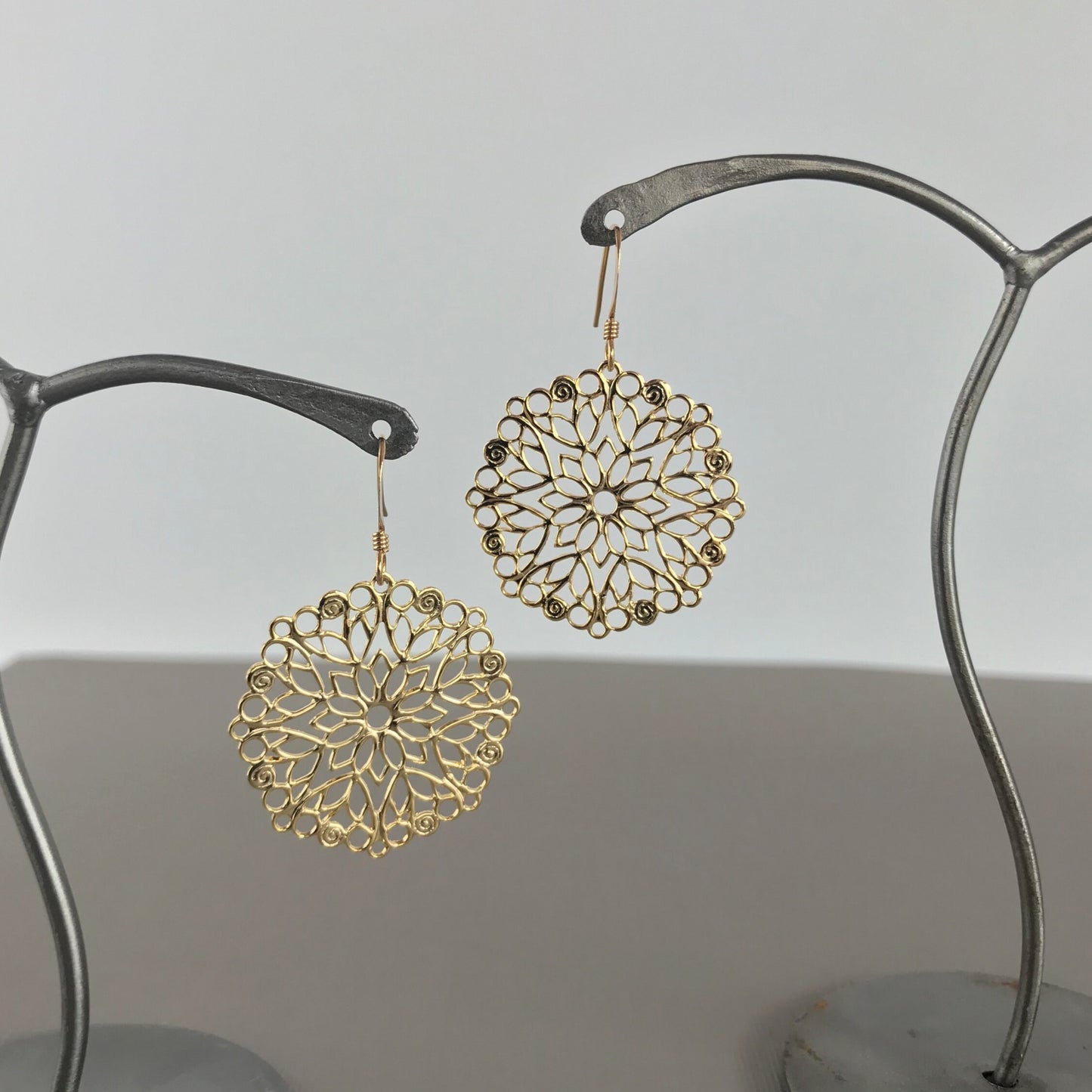 Round Filigree Earrings,Arabesque Earrings,Filigree Earrings, Gold Filigree,Silver Filigree,Flower Filigrree,Dainty Earrings,Lacey Earrings