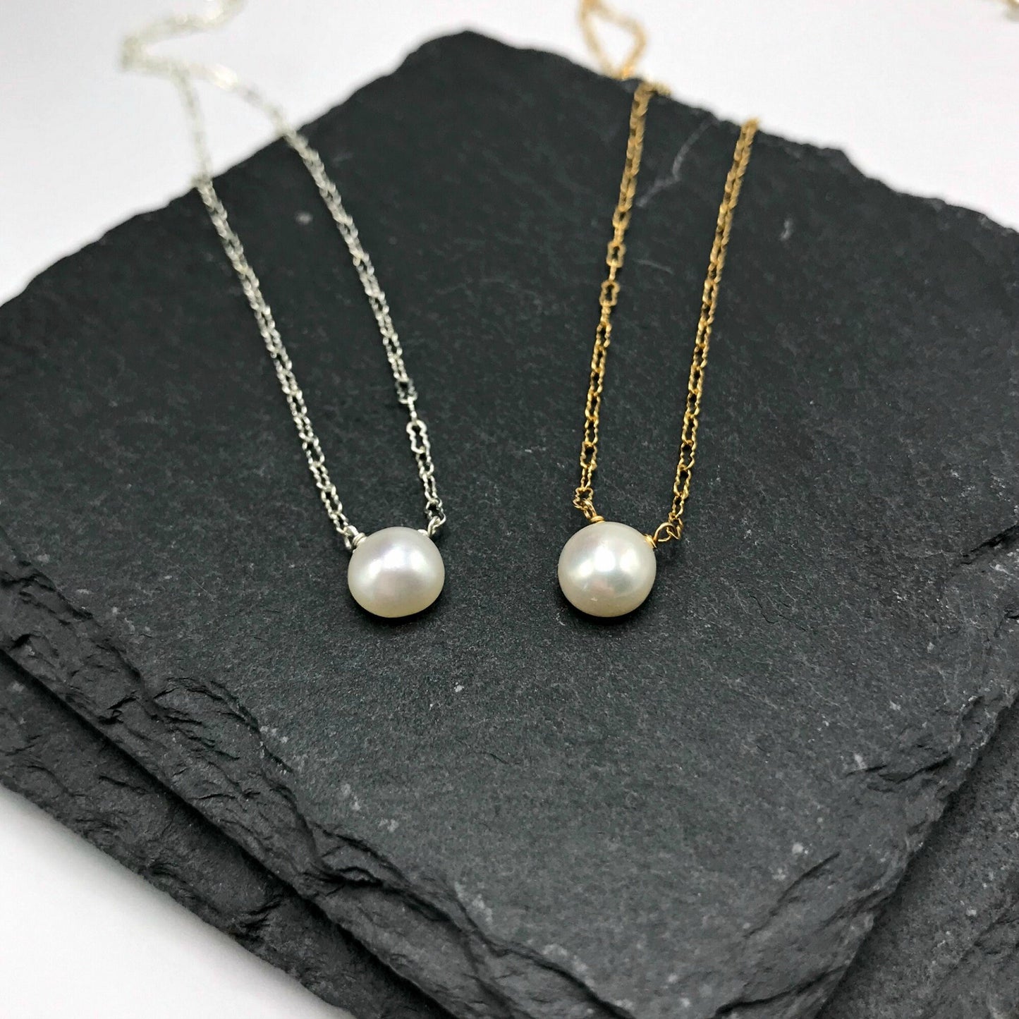 Single Dainty Gold Pearl Necklace Pearl Choker Layering Necklace June Birthstone Pendant Necklace White Pearl Necklace Floating Pearl