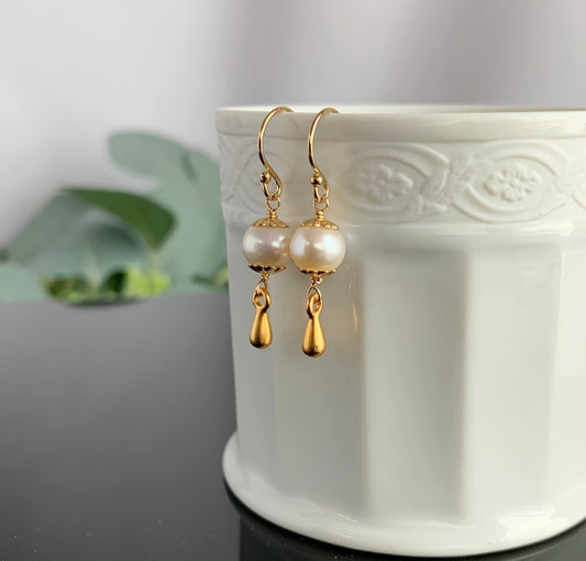 Pearl Earrings Weeding Earrings Pearl Jewelry Bridal Earrings Gold Earrings June Birthstone Pearl Drop Earrings Gift for Mom Dainty Earrings