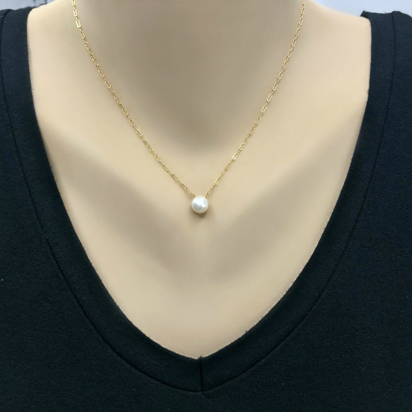 Single Dainty Gold Pearl Necklace Pearl Choker Layering Necklace June Birthstone Pendant Necklace White Pearl Necklace Floating Pearl