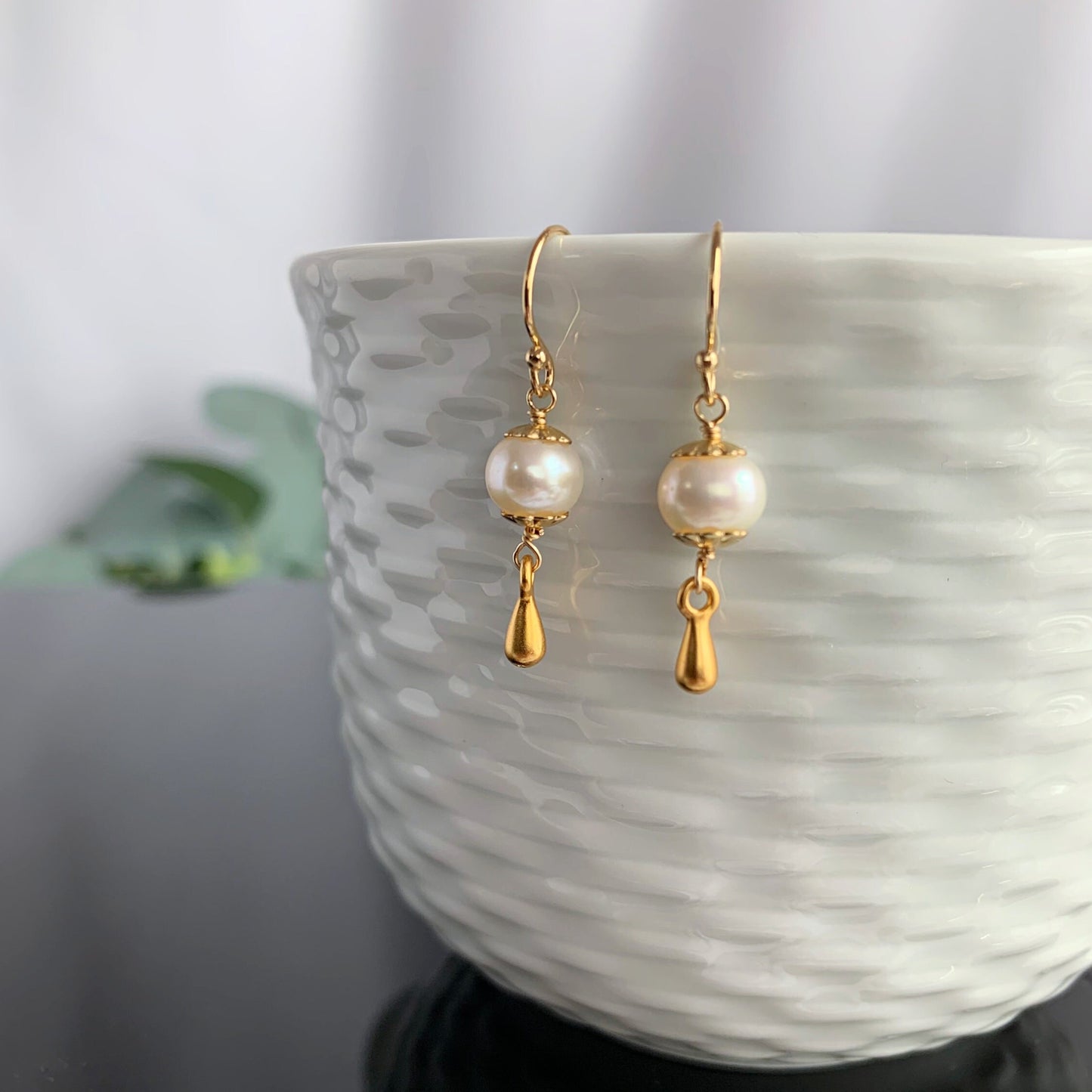 Pearl Earrings Weeding Earrings Pearl Jewelry Bridal Earrings Gold Earrings June Birthstone Pearl Drop Earrings Gift for Mom Dainty Earrings