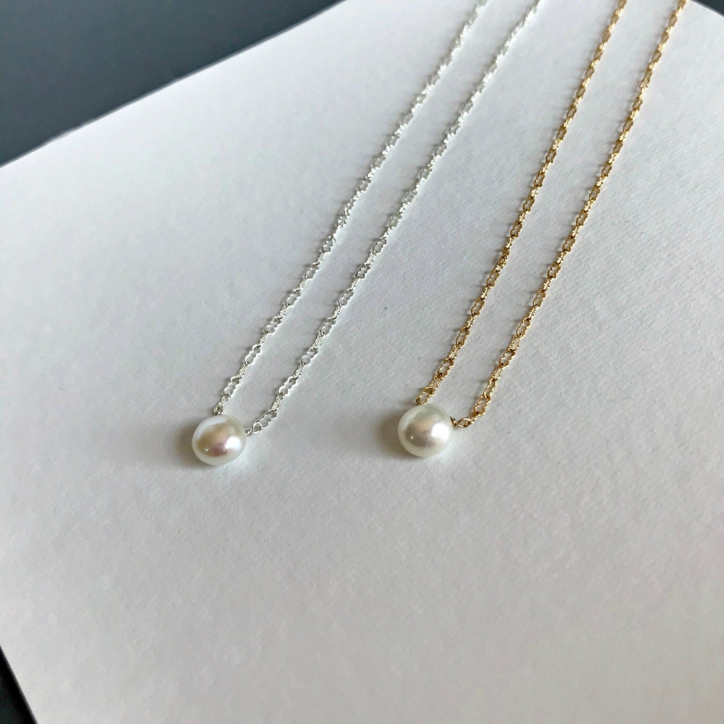 Single Dainty Gold Pearl Necklace Pearl Choker Layering Necklace June Birthstone Pendant Necklace White Pearl Necklace Floating Pearl