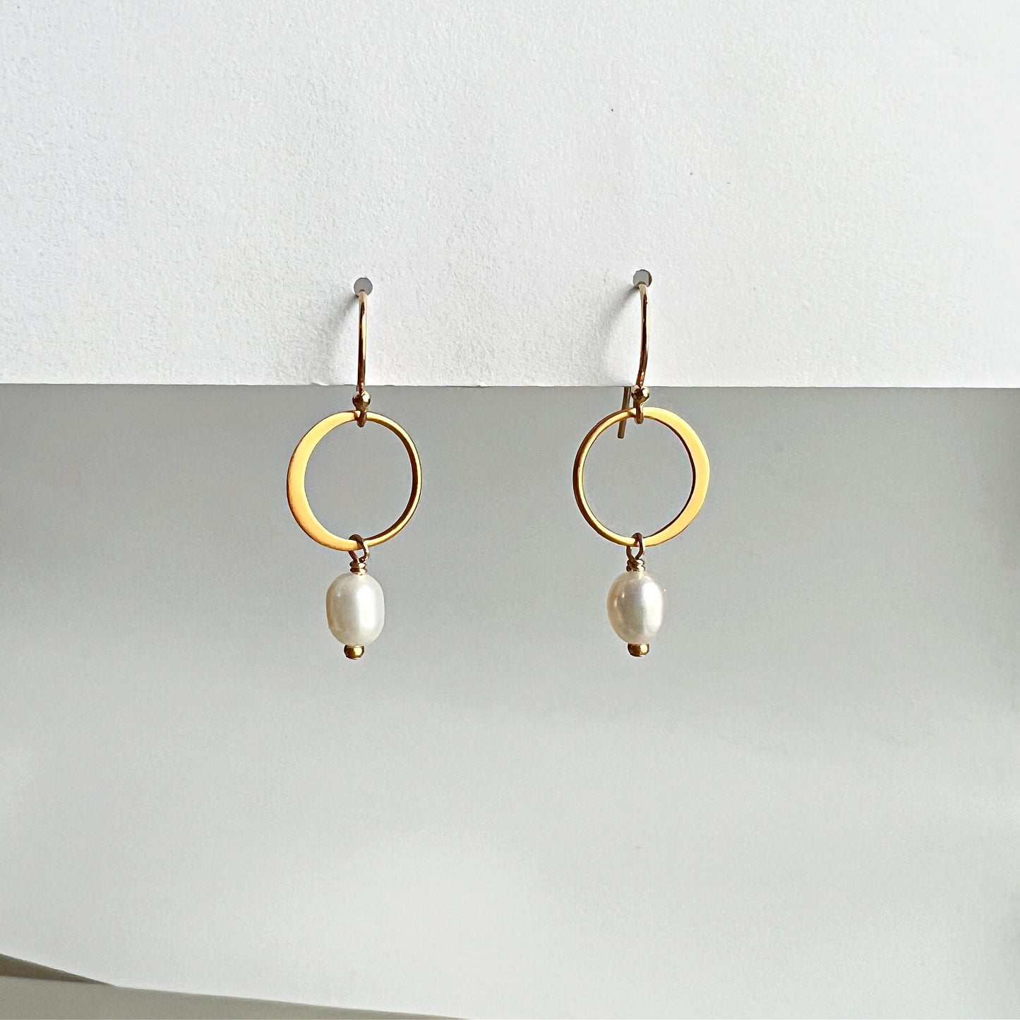 White Pearl Earrings,Wedding Earrings,Pearl Jewelry,June Birthstone,Bridal Jewelry,Small Pearl Earrings,Pearl Hoop Earrings,Modern Earrings