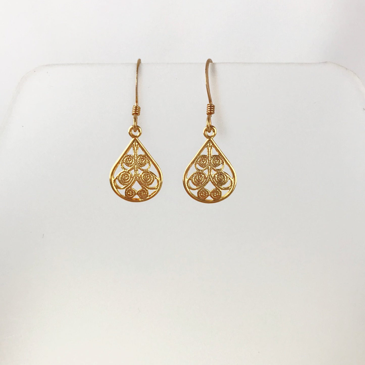 Gold Lace Flower Earrings,Gold Filigree Teardrop Earrings,Boho Dangle Filigree Earrings,Dainty Arabesque Earrigs,Dainty Lightweight Earrings