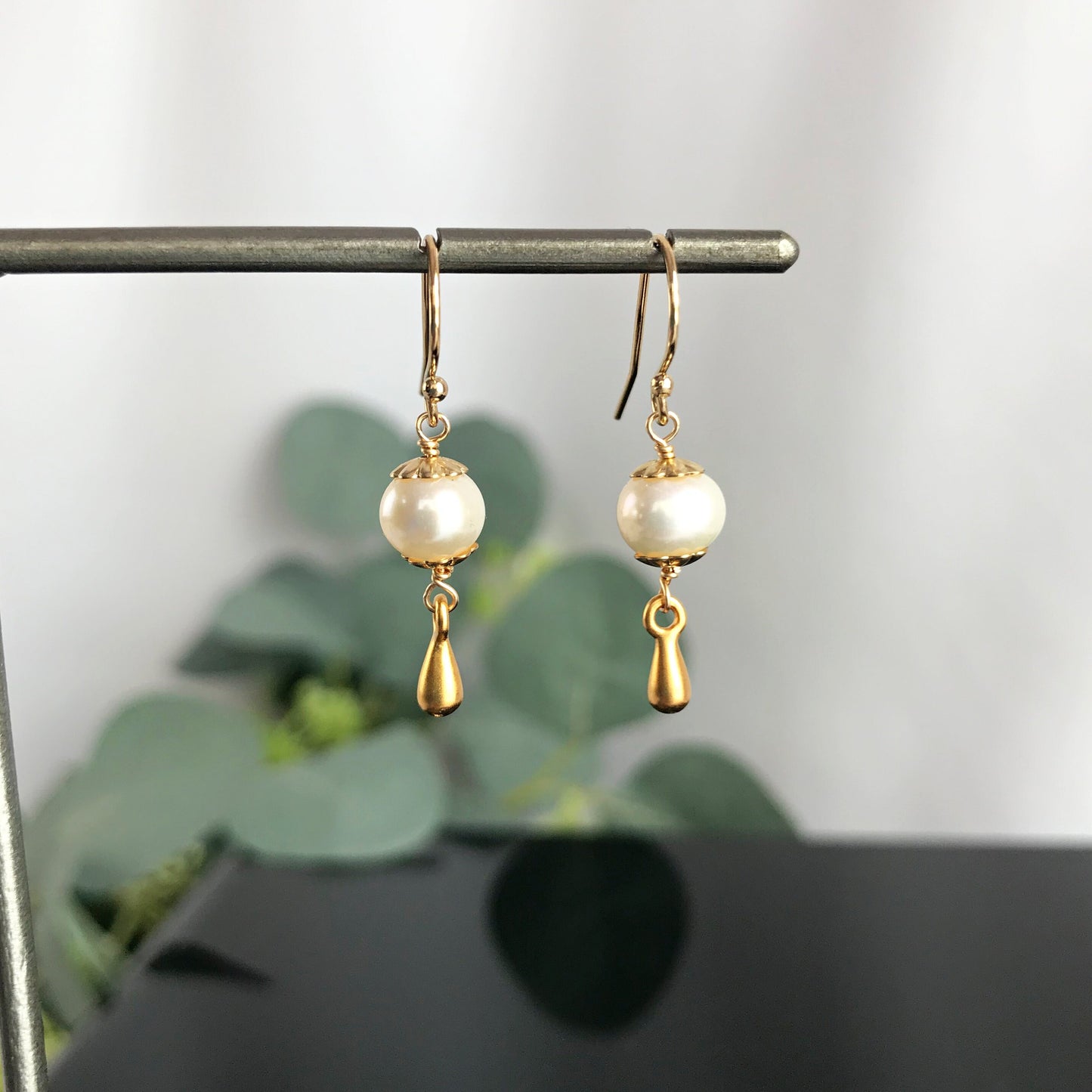 Pearl Earrings Weeding Earrings Pearl Jewelry Bridal Earrings Gold Earrings June Birthstone Pearl Drop Earrings Gift for Mom Dainty Earrings