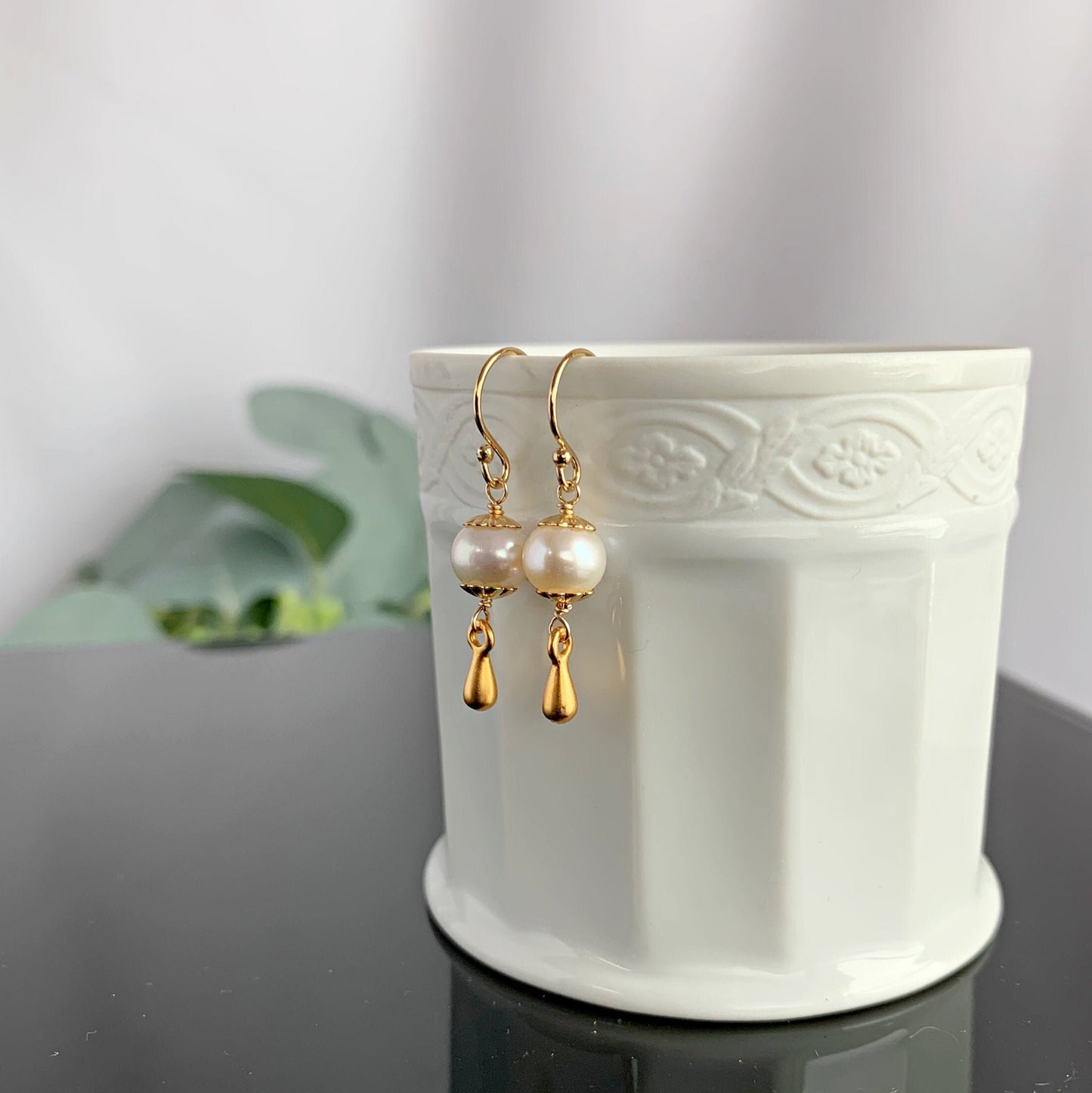 Pearl Earrings Weeding Earrings Pearl Jewelry Bridal Earrings Gold Earrings June Birthstone Pearl Drop Earrings Gift for Mom Dainty Earrings