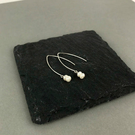 White Pearl Earrings,V shape Earrings,Dangle Earrings,Bridesmaid Gift,Wedding Earrings,Dainty Earrings,Gold Pearl Earrings,Pearl Jewelry